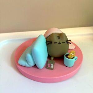 Pusheen Winter Box Figurine